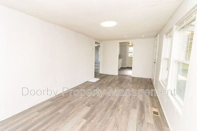 Foto del edificio - 966 Beason Dr