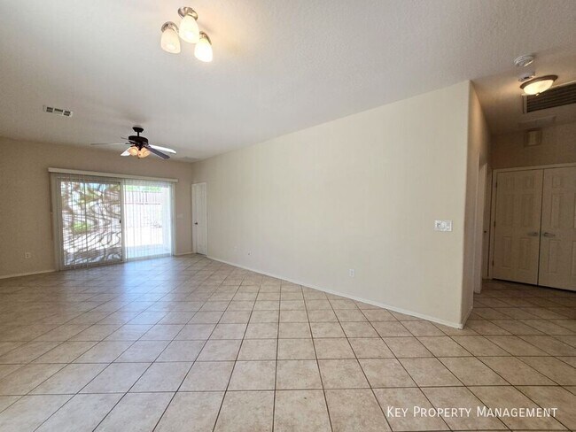 Foto del edificio - 2316 Peaceful Moon St