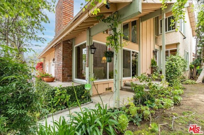 Foto del edificio - 10136 Hollow Glen Cir