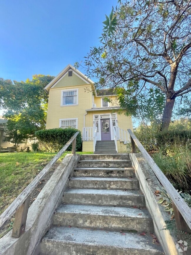 Building Photo - 460 Siskiyou Blvd