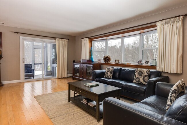 Foto del edificio - 67 Murphy Hill Rd