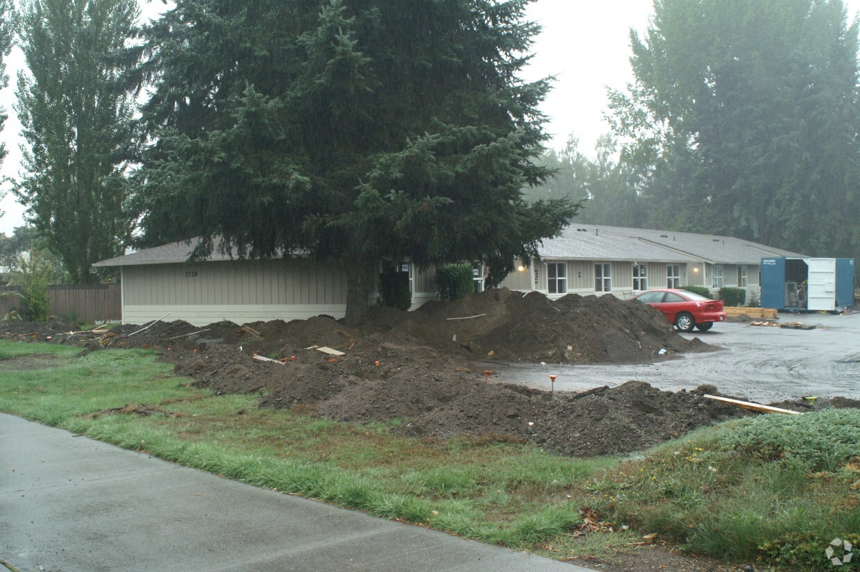 Building Photo - Stone Mark Village