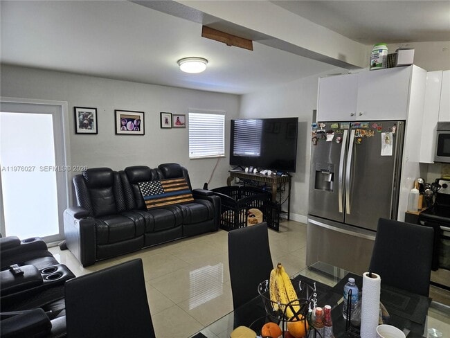 Foto del edificio - 6744 SW 21st St