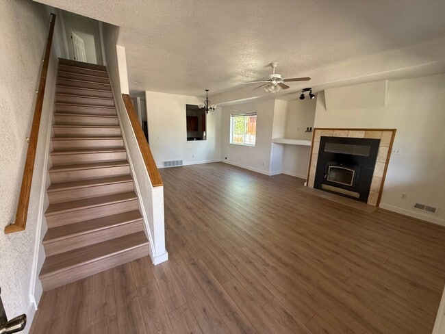 Building Photo - 108 Buckskin St
