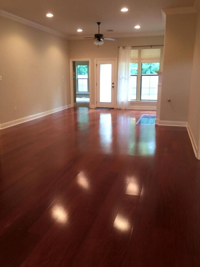 Building Photo - 9134 Magnolia Leaf Ave