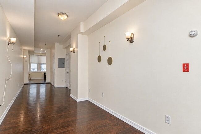 Building Photo - 231 Grand St