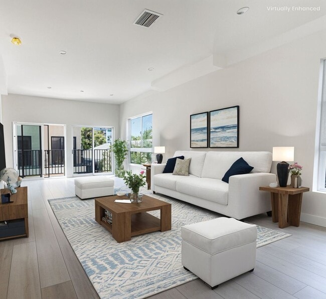 Foto del edificio - Luxury Hollywood Townhomes