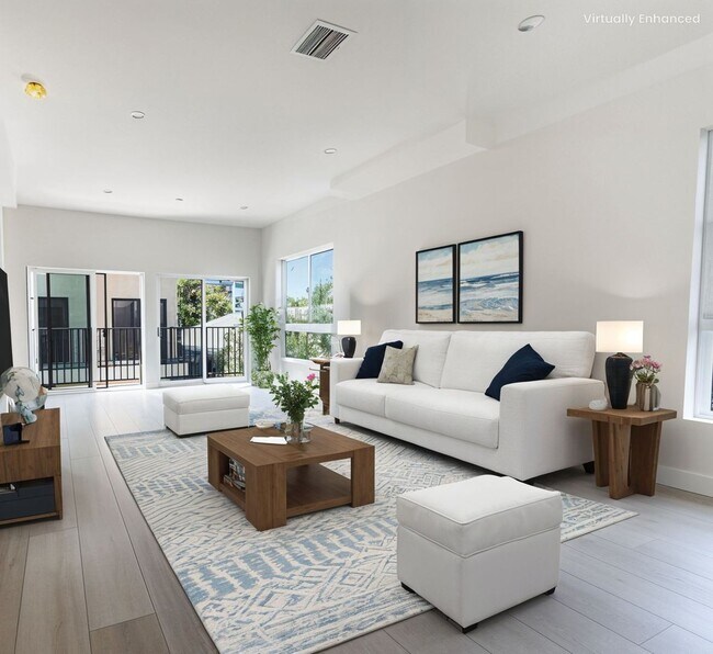 Building Photo - Luxury Hollywood Townhomes