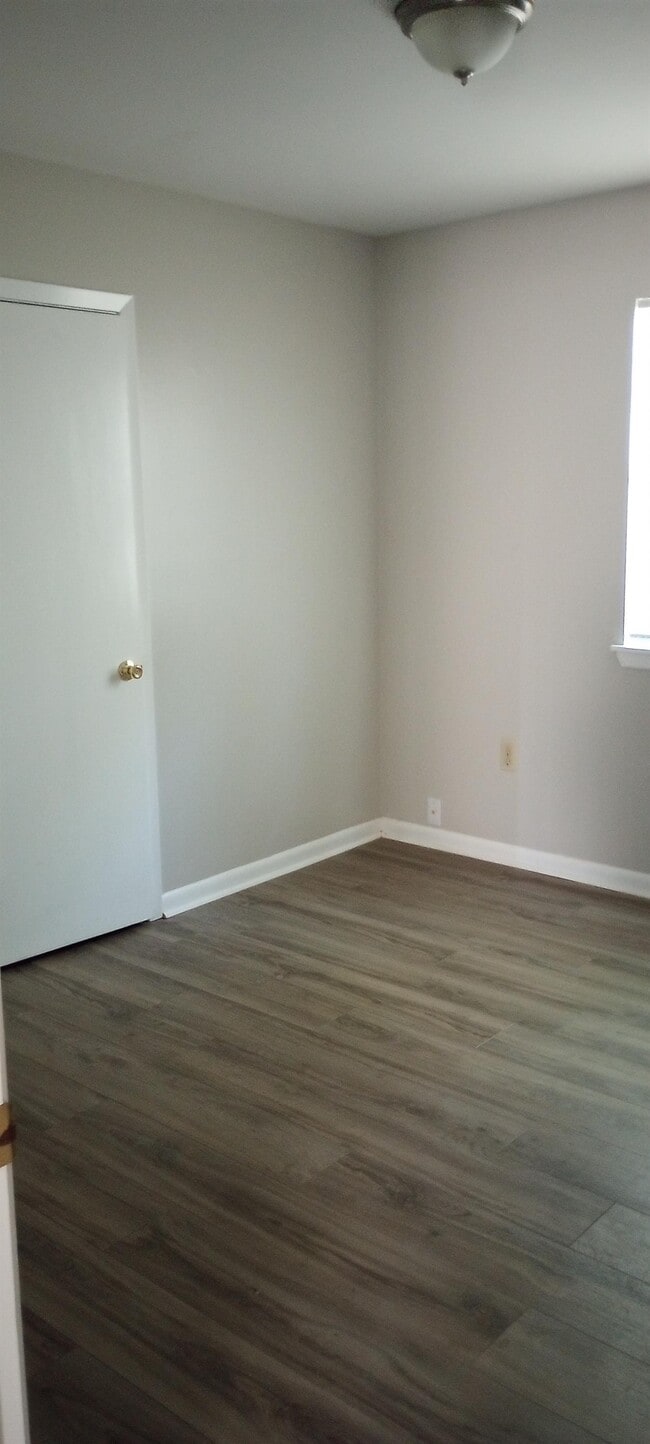 Building Photo - 7 MacArthur Dr