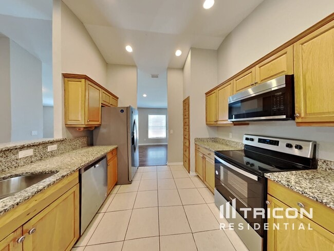 Building Photo - 1240 Fleetwood Dr NW