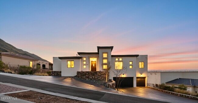 Building Photo - 444 San Clemente Dr