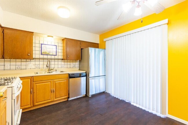 Foto del edificio - 5905 Cedardale Dr