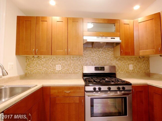 Kitchen - 3723 Kemper Rd