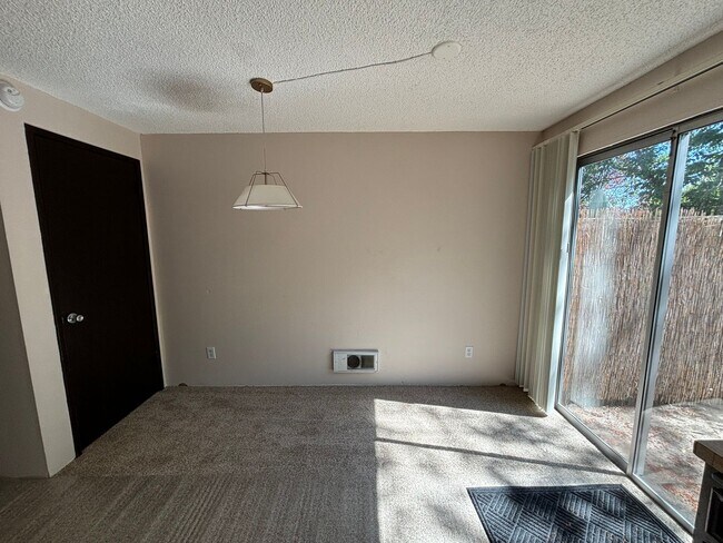 Building Photo - ANGEL-4900