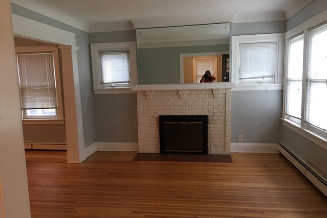 Foto del edificio - 2080 Roblyn Ave