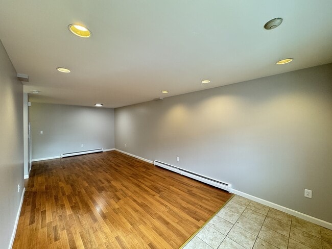 Building Photo - 22 Kenmar Dr