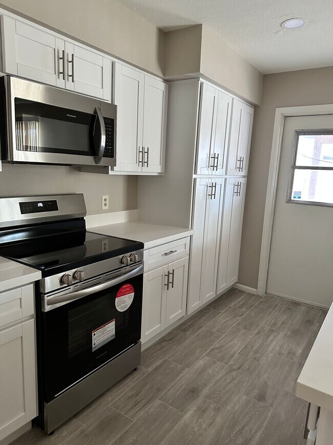 Building Photo - Newly remodeled Tempe 3 bed / 2 bath home ...