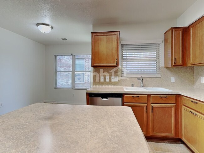 Foto del edificio - 2407 Aspen Dale Dr