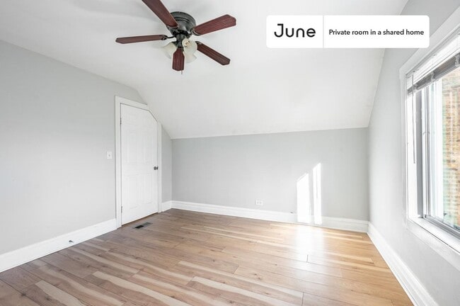 Building Photo - Room in Shared 3 bed/2 bath home