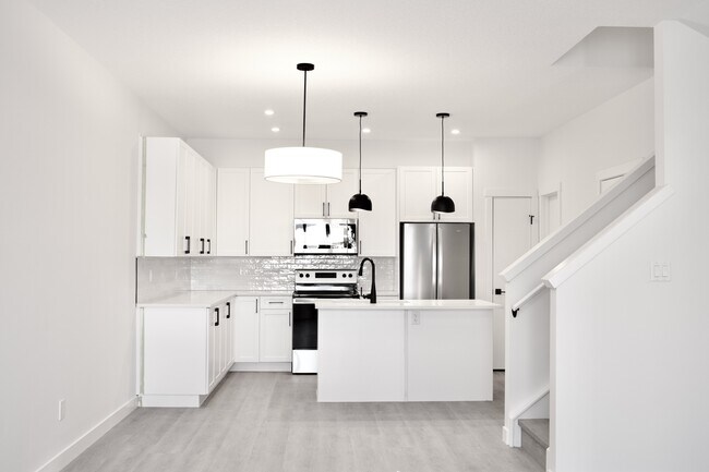 Building Photo - 9938 162 St NW