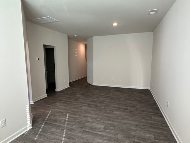 Building Photo - Graham