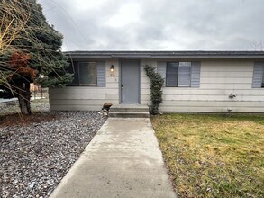 Building Photo - 306 2nd St SE
