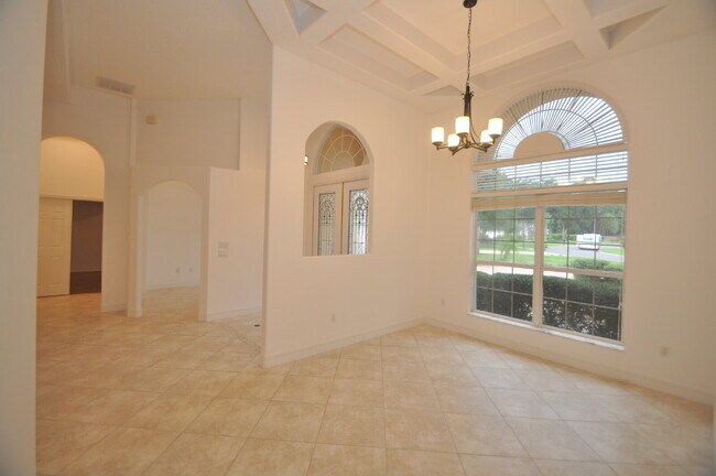 Building Photo - 12 Clementina Ct