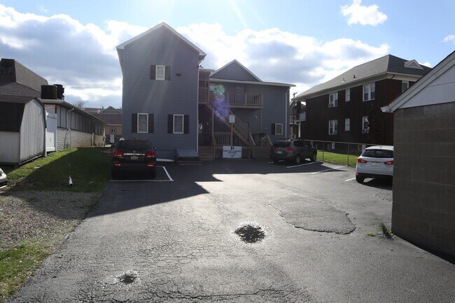 Building Photo - 450 3rd St