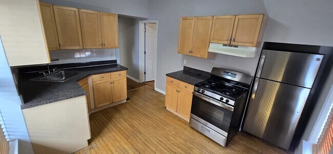 Foto del edificio - 2745 W Belmont Ave