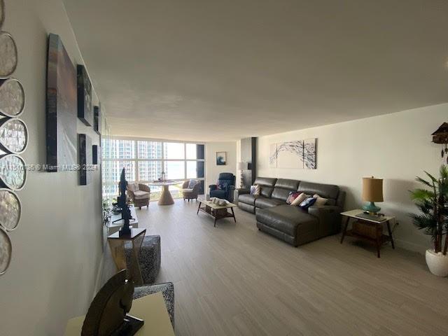 Building Photo - 6423 Collins Ave