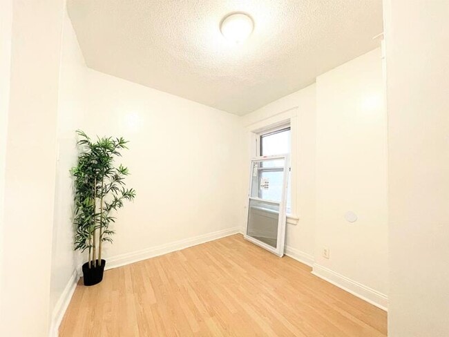 Building Photo - 2747 Pestalozzi St