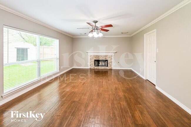 Foto del edificio - 8008 Blue Jay St