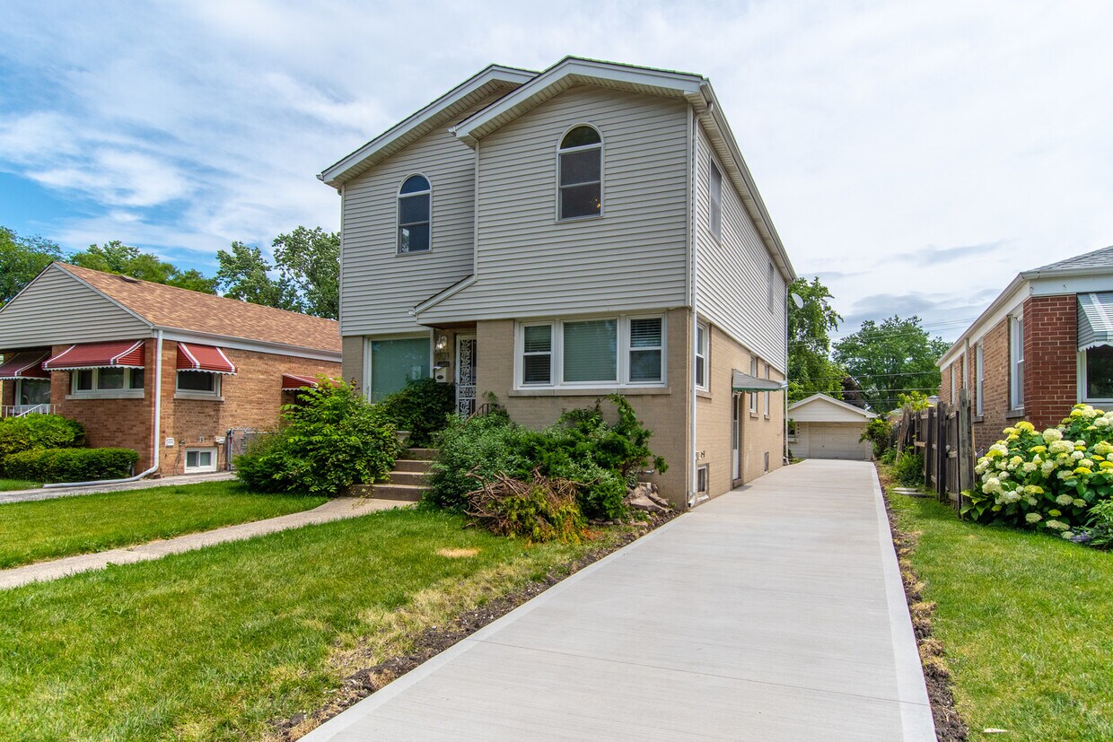 Primary Photo - 301 Bohland Ave