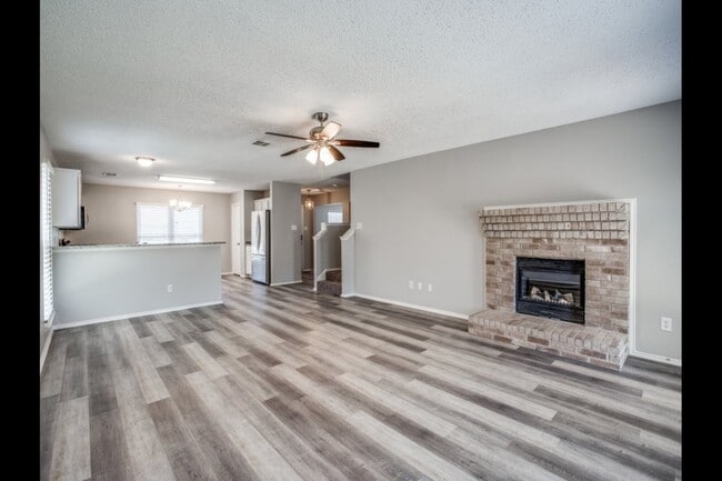 Building Photo - 624 Canyon Pl