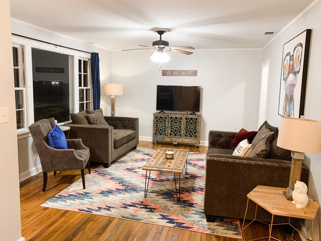 Foto del edificio - Fully Furnished 3 bedroom 2 bath