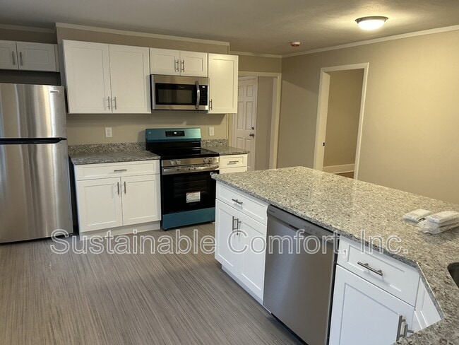 Building Photo - 12 Creston St