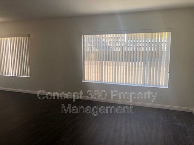 Foto del edificio - 2660 E 19th St