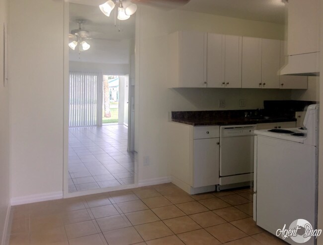 Foto del edificio - 1852 Golf View Ave