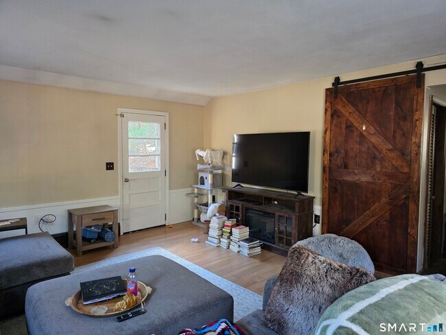 Foto del edificio - 61 N Shore Rd