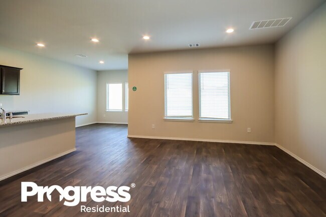 Foto del edificio - 14700 Violet Ct