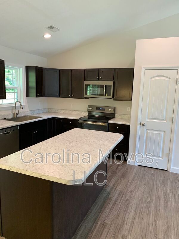 Building Photo - 147 Cosmos Ln