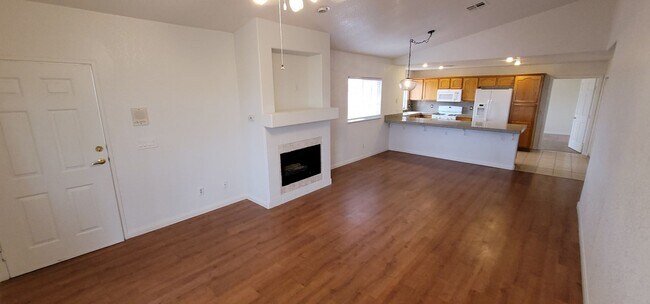 Foto del edificio - Beautiful Condo in Gated Community with Pool & Spa!