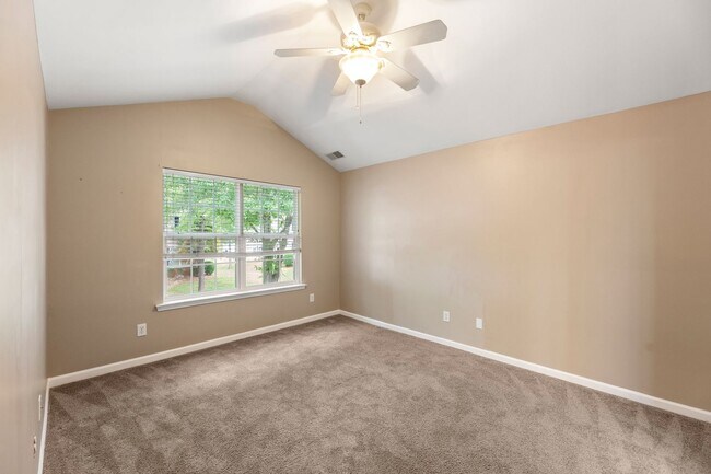 Foto del edificio - Three Bedroom Townhome in sought-after Mat...