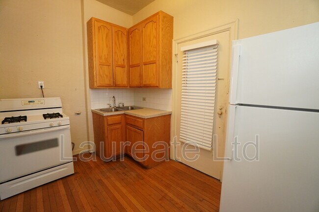 Foto del edificio - 834 N Clarkson St