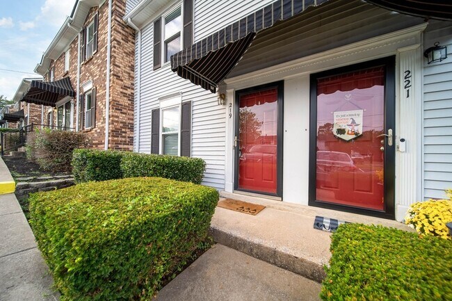 Foto del edificio - 219 Edgewood Dr