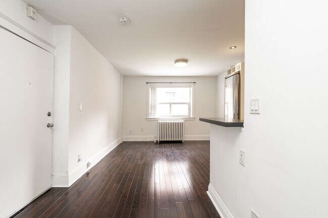 Building Photo - 54 Maitland St