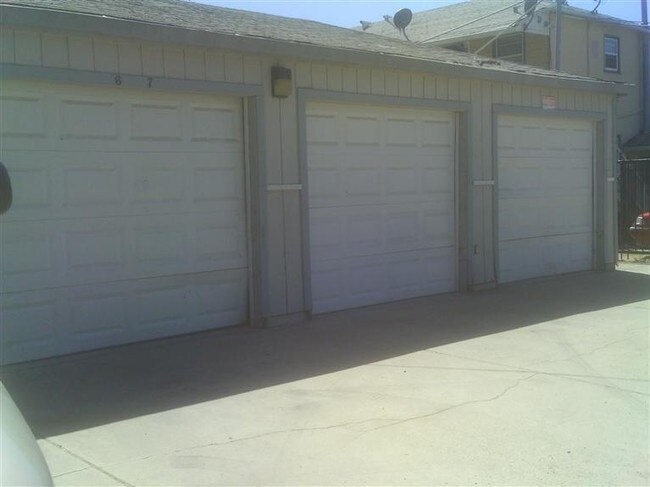 Building Photo - 695-699 El Camino Ave