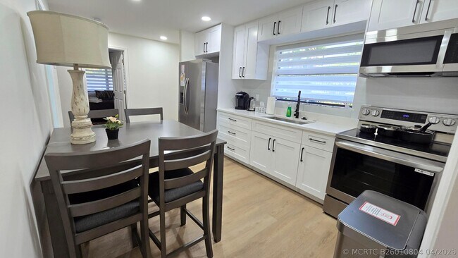 Foto del edificio - 1236 NE 12th Ave