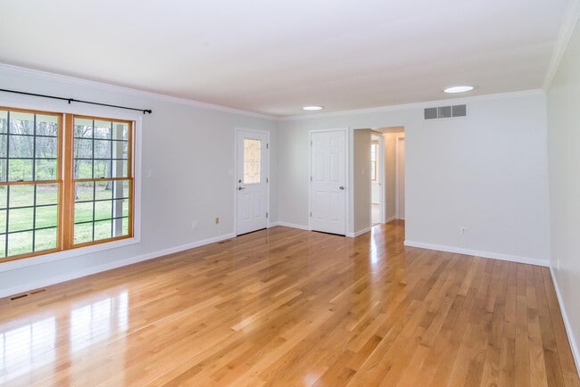 Building Photo - 6868 Crane Rd