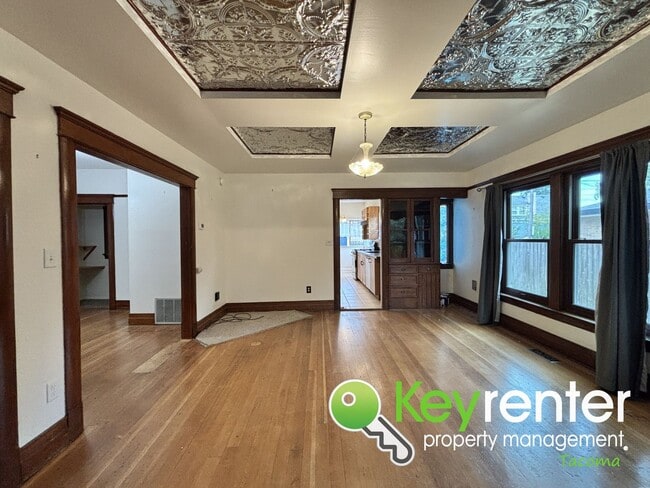 Foto del edificio - Unique 3-Bedroom Tacoma Home with Fenced Y...
